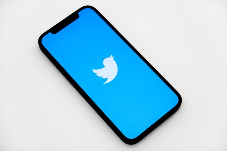 10 Unique Benefits of Twitter for Your Business (Updated May 2024)